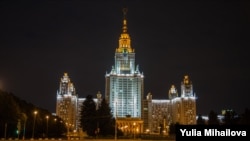 Здание МГУ на Воробьевых горах в Москве (иллюстративное фото).