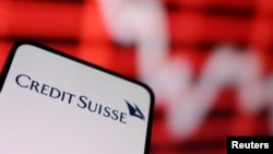 Banca elvețiană Credit Suisse era în pragul colapsului. A fost necesară o intervenție de urgență pentru a o salva.