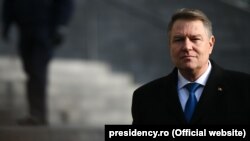 Klaus Iohannis va lua o decizie despre remanierea cerută de Dăncilă abia săptămâna viitoare.