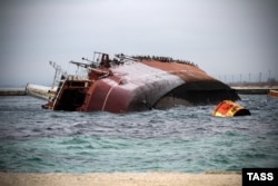 Крейсер «Очаков» ВМФ России, выведенный из эксплуатации и затопленный у входа в бухту Донузлав, 6 марта 2014 года