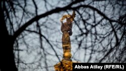 Statuia Sf. Mihail (primul Mitropolit al Kievului şi a toată Rusia), în Piața Independenței, din capitala ucraineană