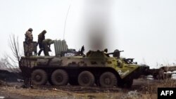 Бойовики у Єнакієвому, неподалік Дебальцева