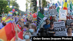 Contrast: Bucharest Pride versus Marșul „Normalității”.