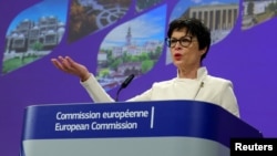 Comisara pentru extindere Marta Kos prezentând raportul privind țările candidate, pe 4 noiembre, la Bruxelles.