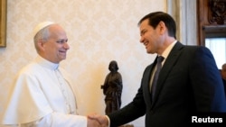 Папа Римський Лев та держсекретар США Марко Рубіо у Ватикані