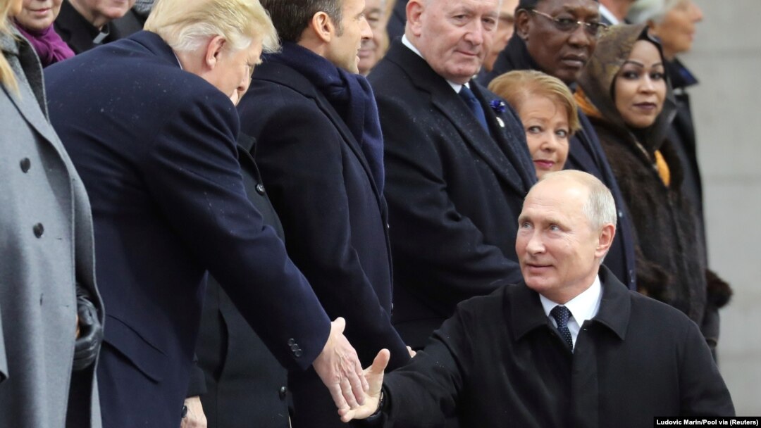 Rukovanje Donalda Trampa i Vladimira Putina u Parizu
