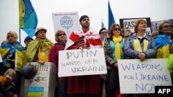 Протест у Вашингтоні біля будівлі Білого дому проти агресії Росії стосовно України, 26 березня 2015 року