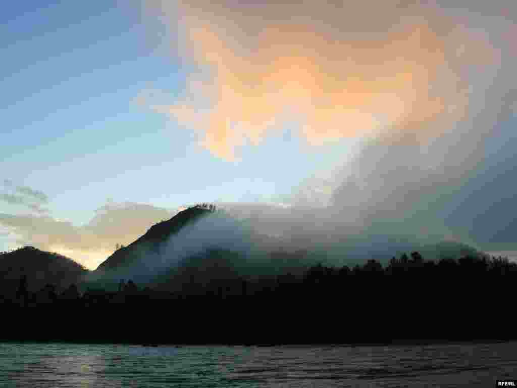 Russia – Altay region, river, landscape, boat, rafting, forest, 10Jun2008