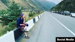 Савелий Фролов на пограничном пункте в Ларсе
