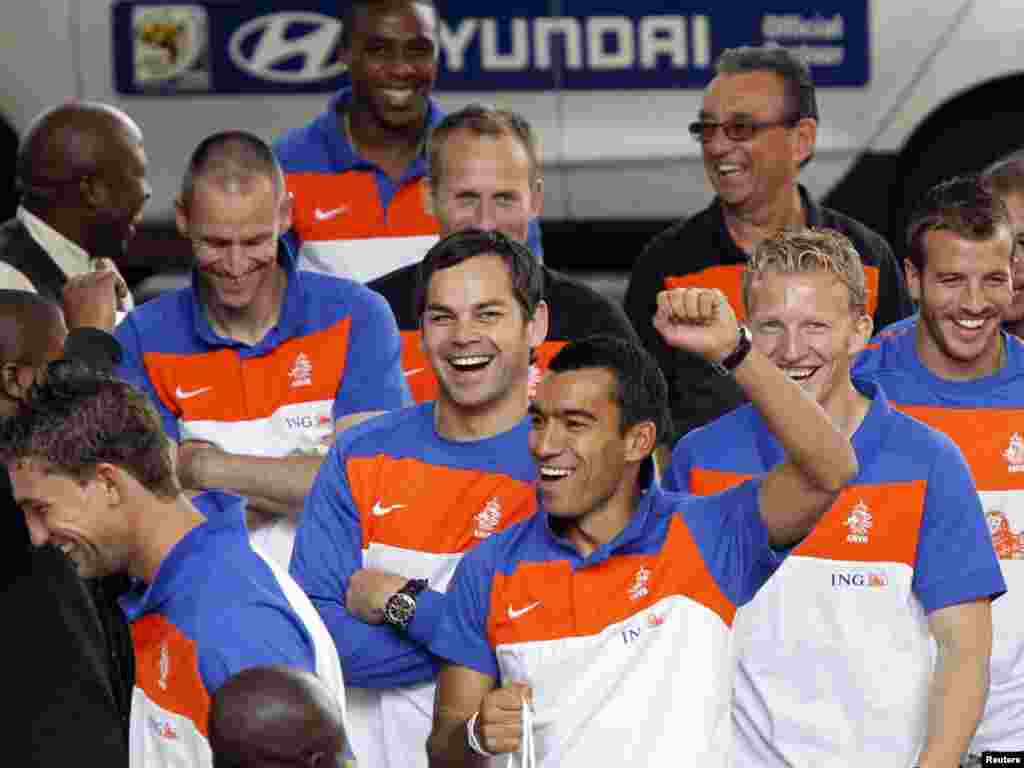 URUQVAY YIĞMASI QƏLƏBƏNİ BAYRAM EDİR