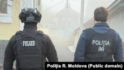 Polițiști ai Inspectoratului Național de Investigații și Brigăzii speciale Fulger în timpul unei operațiuni (imagine de arhivă) 
