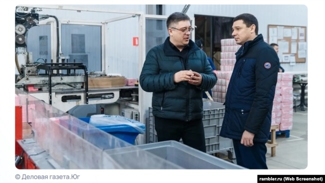 Кирило Мінін (ліворуч)