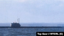 На фото - предположительно - российская атомная глубоководная станция первого ранга АС-12 «Лошарик».