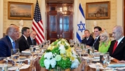 US President Donald Trump, left, hosts Israeli Prime Minister Benjamin Netanyahu, right, for dinner at the White House. 