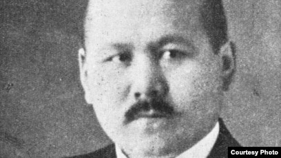 Шұлықтағы милфпен жыныстық қатынастың фотосы