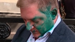 Депутата від ОПЗЖ «покарали» зеленкою під Радою за заяву про «відсутність сувернітету» в Україні (відео)