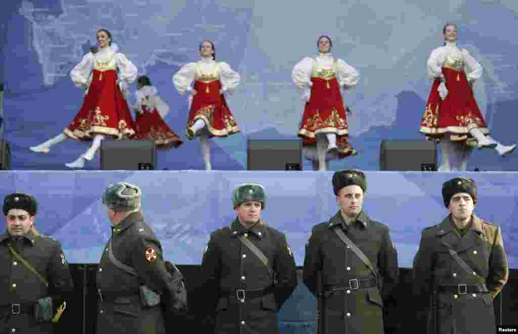 Dancers perform on National Unity Day in Moscow. (Reuters/Sergei Karpukhin)