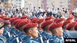 Парад вооруженных сил Казахстана в день 14-й годовщины Конституции Казахстана. Астана, 30 августа 2009 года. 