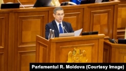 Ministrul Apărării, Anatolie Nosatîi, prezintă de la tribuna Parlamentului Strategia de Apărare a R. Moldova pentru anii 2024-2034. 26 decembrie 2024