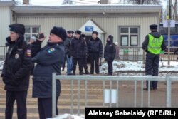 Полиция охраняет трассу Псков - Новгород
