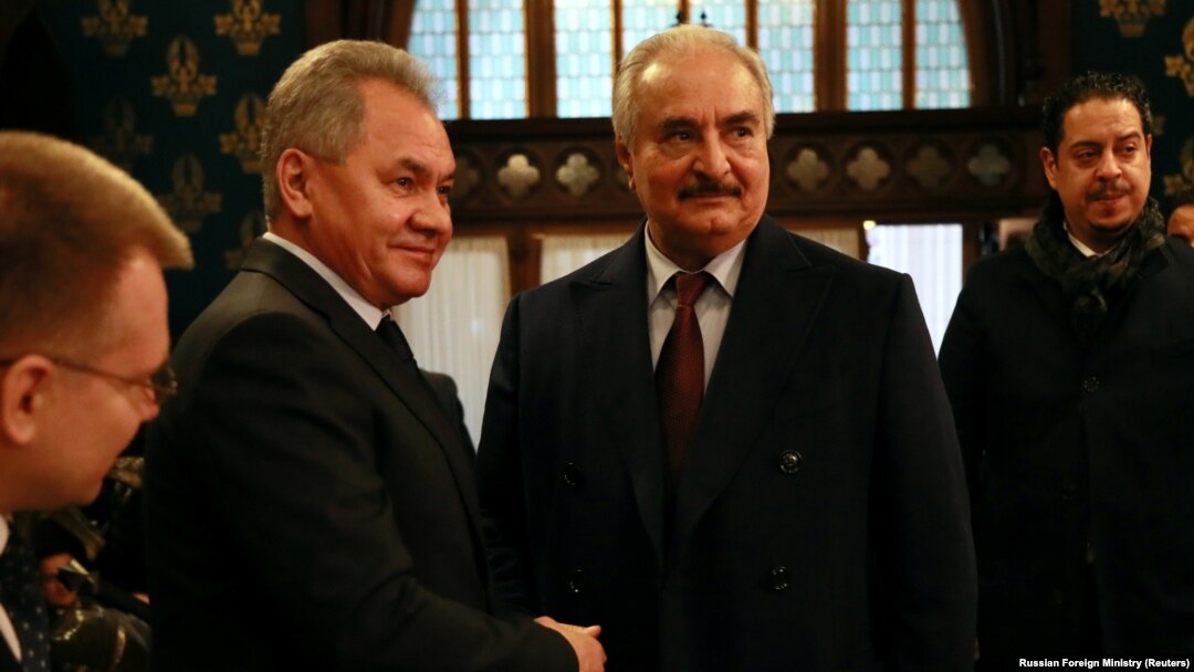 Россия мудофаа вазири Сергей Шойгу ва генерал Халифа Ҳафтарнинг Москвадаги учрашувидан лавҳа, 2020 йил январи
