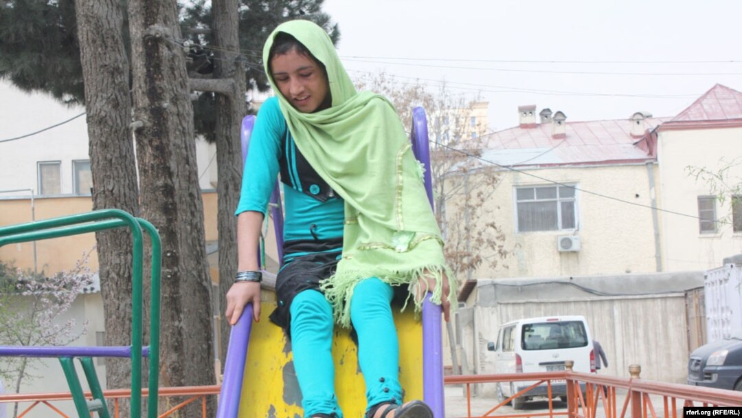 Кең жамбастары бар әйелдердің порно видеолары