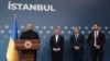 Ukrayna nümayəndə heyətinə rəhbərlik edən müdafiə naziri Rustem Umerov İstanbulda mətbuat konfransında.