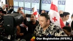 Тотиносина встречают в тбилисском аэропорту