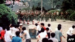 Разгон демонстрантов на пекинской площади Тяньаньмэнь 4 июня 1989 года. Архивное фото