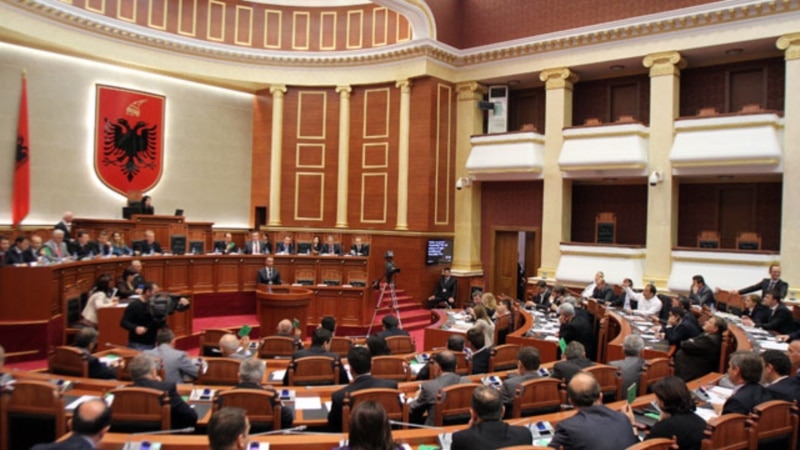 Избрани нови тела во албанскиот парламент 