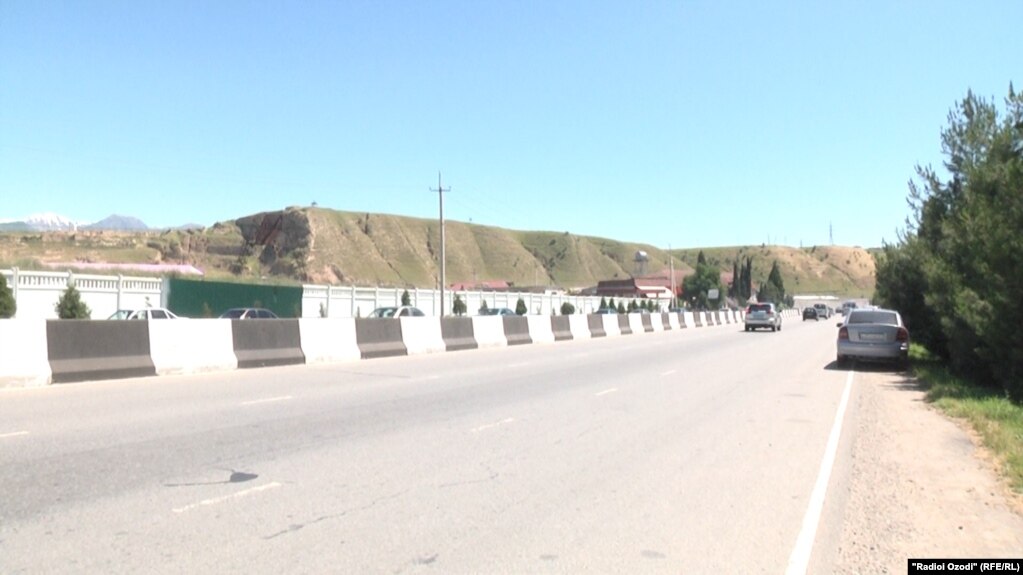 Номаи ҳомиёни ҳуқуқ дар робита ба ошӯби зиндони Ваҳдат