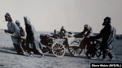 Борыштық порно үшін ренжіді Қара нәсілді ақтарды сперматозоидпен толтырады