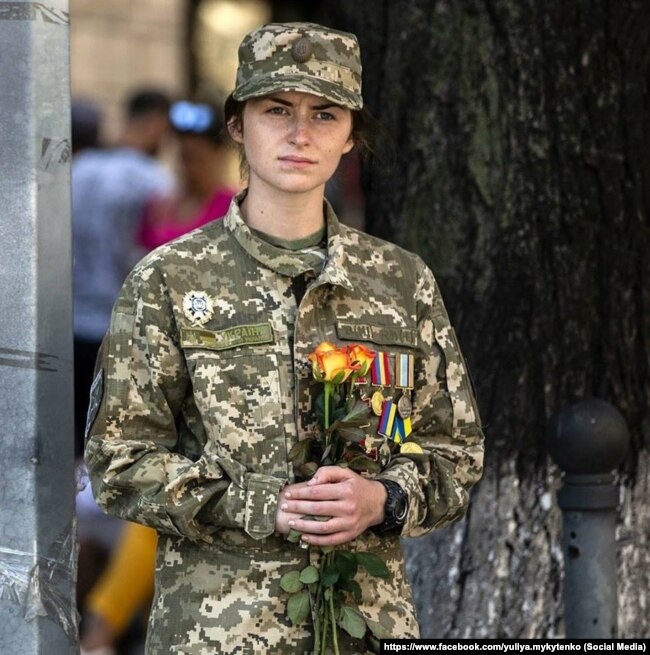 ÐÑÑÐ»Ñ Ð·Ð°Ð³Ð¸Ð±ÐµÐ»Ñ ÑÐ¾Ð»Ð¾Ð²ÑÐºÐ° Ð¼Ð¾Ð»Ð¾Ð´ÑÐ¸Ð¹ Ð»ÐµÐ¹ÑÐµÐ½Ð°Ð½Ñ Ð½Ðµ Ð¿Ð¾ÐºÐ¸Ð½ÑÐ»Ð° Ð²ÑÐ¹ÑÑÐºÐ¾, Ð°Ð»Ðµ Ð¿ÐµÑÐµÐ²ÐµÐ»Ð°ÑÑ Ð· Ð±Ð¾Ð¹Ð¾Ð²Ð¾Ð³Ð¾ Ð¿ÑÐ´ÑÐ¾Ð·Ð´ÑÐ»Ñ