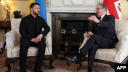 Кір Стармер (праворуч) заявив за підсумками зустрічі із Володимиром Зеленськими, що конфлікт на Близькому Сході посилив потребу у швидких військових інноваціях
