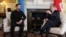 Britaniýanyň premýer-ministri Keir Starmer (sagda) we Ukrainanyň prezidenti Wladimir Zelenski. London, 17-nji mart, 2026.