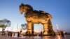 Одна з туристичних цікавинок Туреччини: дерев’яна скульптура троянського коня, яку використовували у фільмі «Троя». Місто Чанаккале, Туреччина