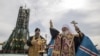 Православный священник благословляет космический корабль "Союз". Космодром Байконур, 20 марта 2018 года