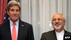 ABŞ dövlət katibi John Kerry (solda) iranlı həmkarı Mohammad Javad Zarif ilə İsveçrədə, mart, 2015-ci il