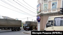 Вантажівки російських військових в Мелтополі, квітень 2022 року
