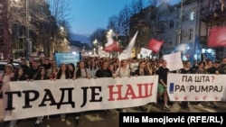 Kolona studenata, srednjoškolaca i građana tokom protesta u Beogradu, 7. mart 2025.