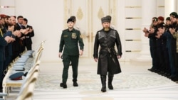 Рамзан Кадыров (справа) и его сын Адам на инаугурации главы Чечни, 5 октября 2026 г.