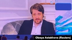 Bivši suradnik američke Agencije za nacionalnu sigurnost Edward Snowden tokom intervjua putem video veze na online forumu Novo znanje u Moskvi, 2. septembra 2021.