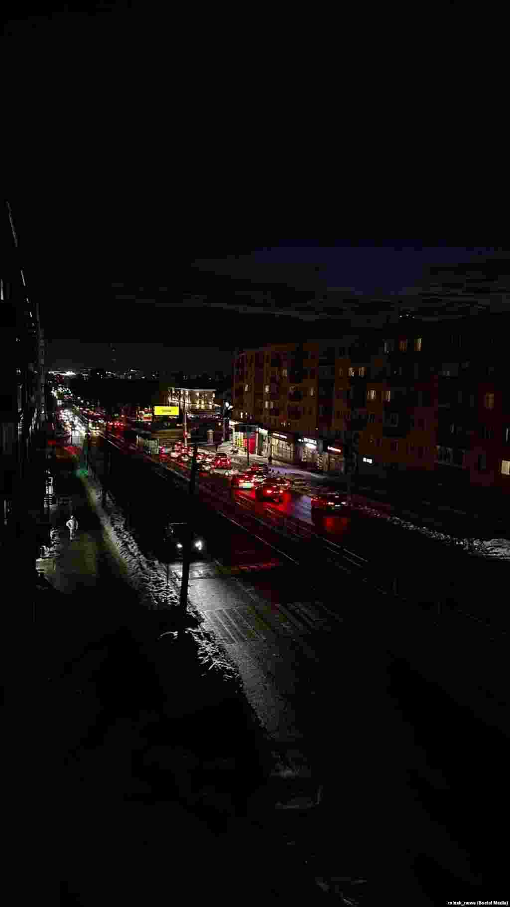 Менск, да ўключэньня сьвятла на вуліцы 4 лютага 2026