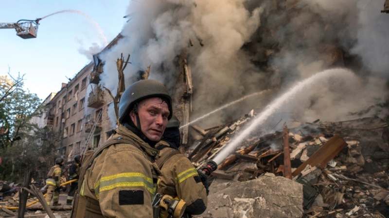 Атака РФ на Київ: число постраждалих зросло, у двох районах міста під завалами ще можуть бути люди