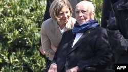 Helmut Kohl ikinci arvadı Maike Kohl-Richter-lə. 2016-cı il