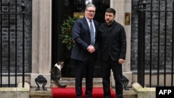 Президент України Володимир Зеленський і прем’єр-міністр Великої Британії Кір Стармер (л), фото ілюстративне