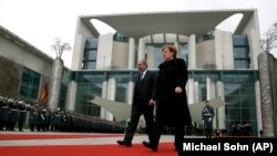 GERMANY -- German Chancellor Angela Merkel, right, welcomes Armenian Prime Minister Nikol Pashinian with millitary honors for a meeting at the chancellery in Berlin, February 1, 2019