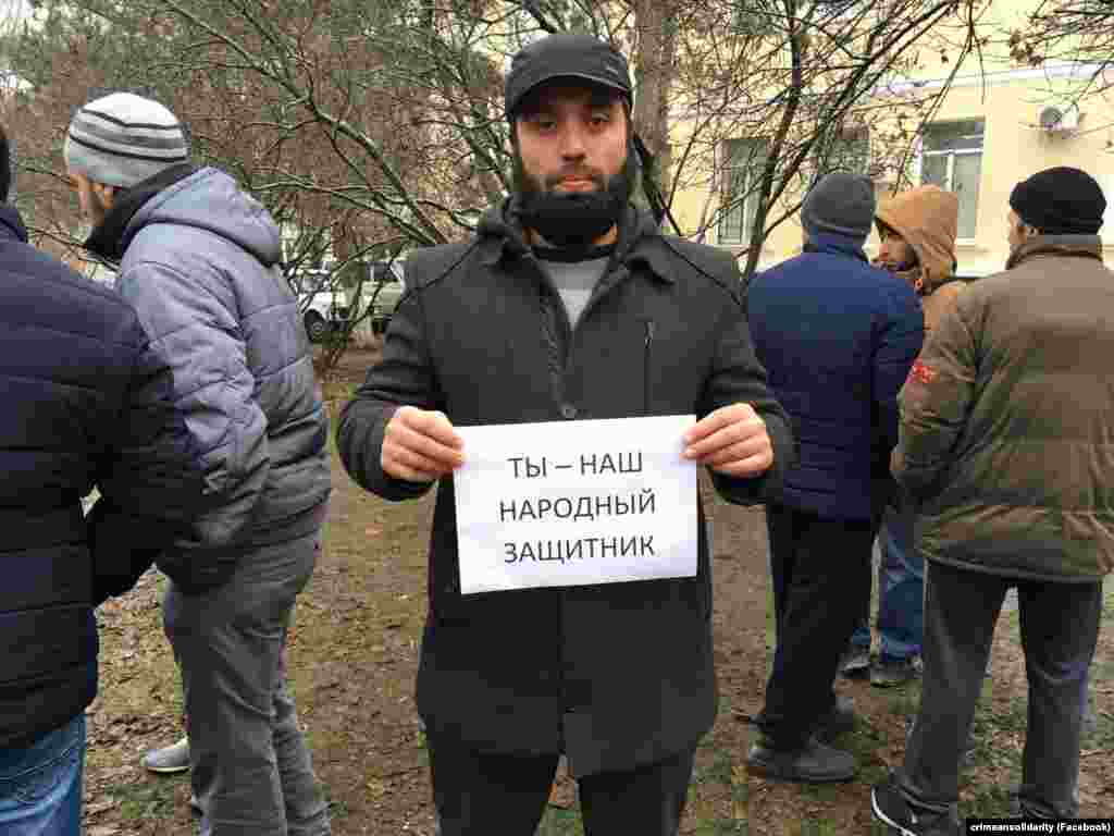 Флешмоб в поддержку адвоката. 7 декабря Киевский райсуд арестовал Эмиля Курбединова на 5 суток. Как это было &ndash; смотрите здесь