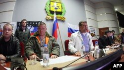 Про-російські активіти в приміщенні донецької облради, 7 квітня 2014 року