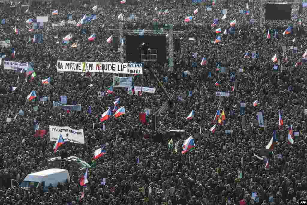 Around 250,000 people attended a protest on November 16 against Czech Prime Minister Andrej Babis on the eve of the 30th anniversary of the Velvet Revolution in Prague. (AFP/Michal Cizek)